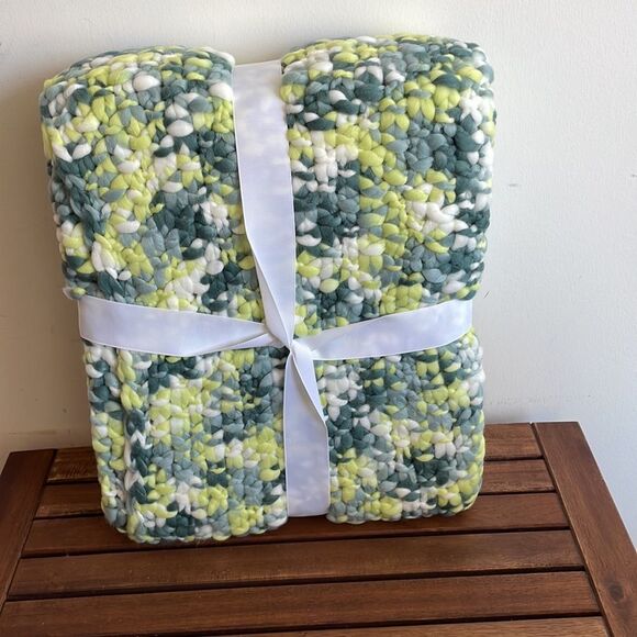 NWT UGG Home Sylvie Throw 50" W x 70" L - Picture 5 of 9